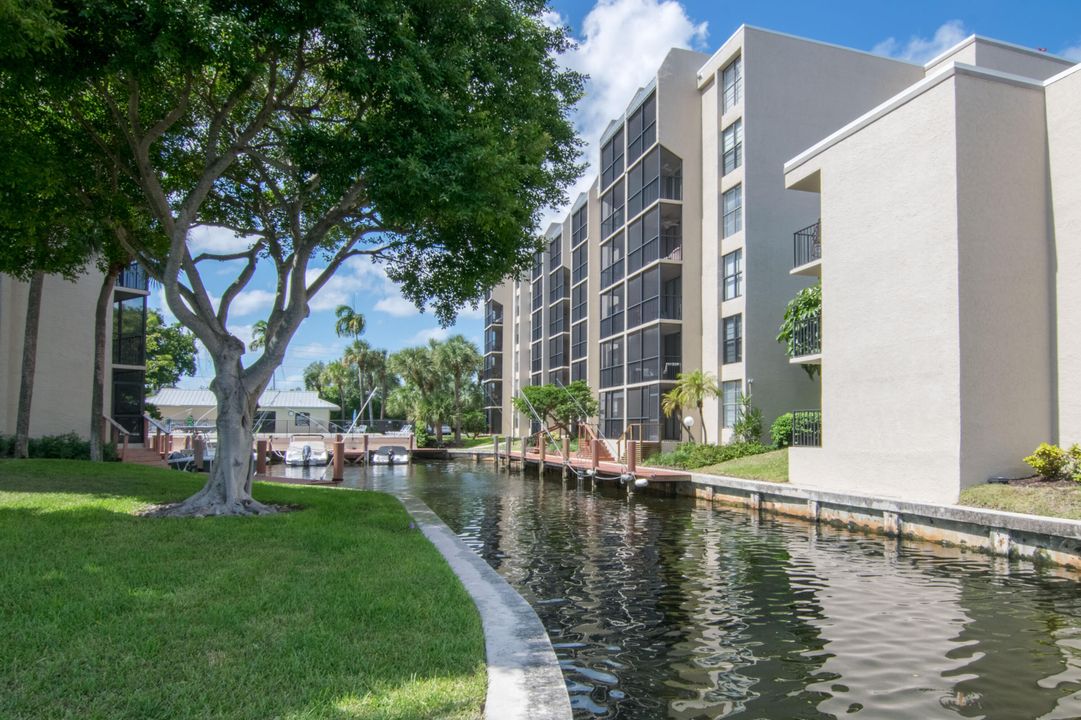 Active With Contract: $2,500 (2 beds, 2 baths, 1095 Square Feet)