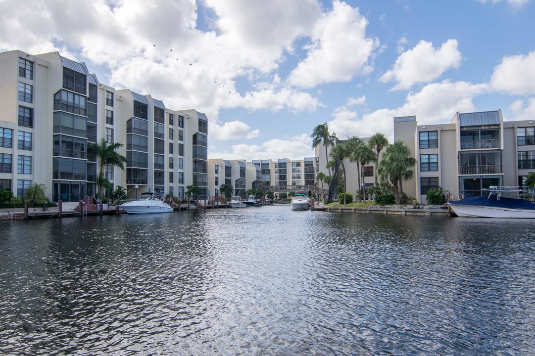 Active With Contract: $2,500 (2 beds, 2 baths, 1095 Square Feet)