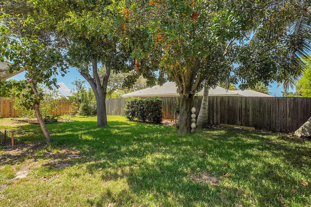 For Sale: $699,000 (3 beds, 2 baths, 1951 Square Feet)