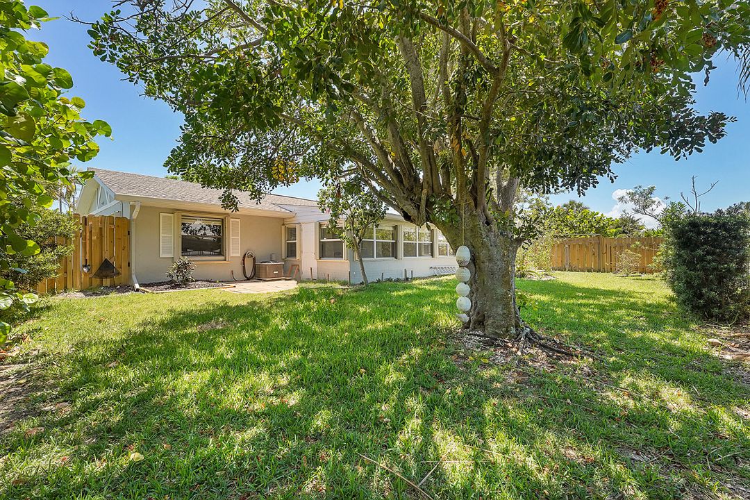 For Sale: $675,000 (3 beds, 2 baths, 1951 Square Feet)