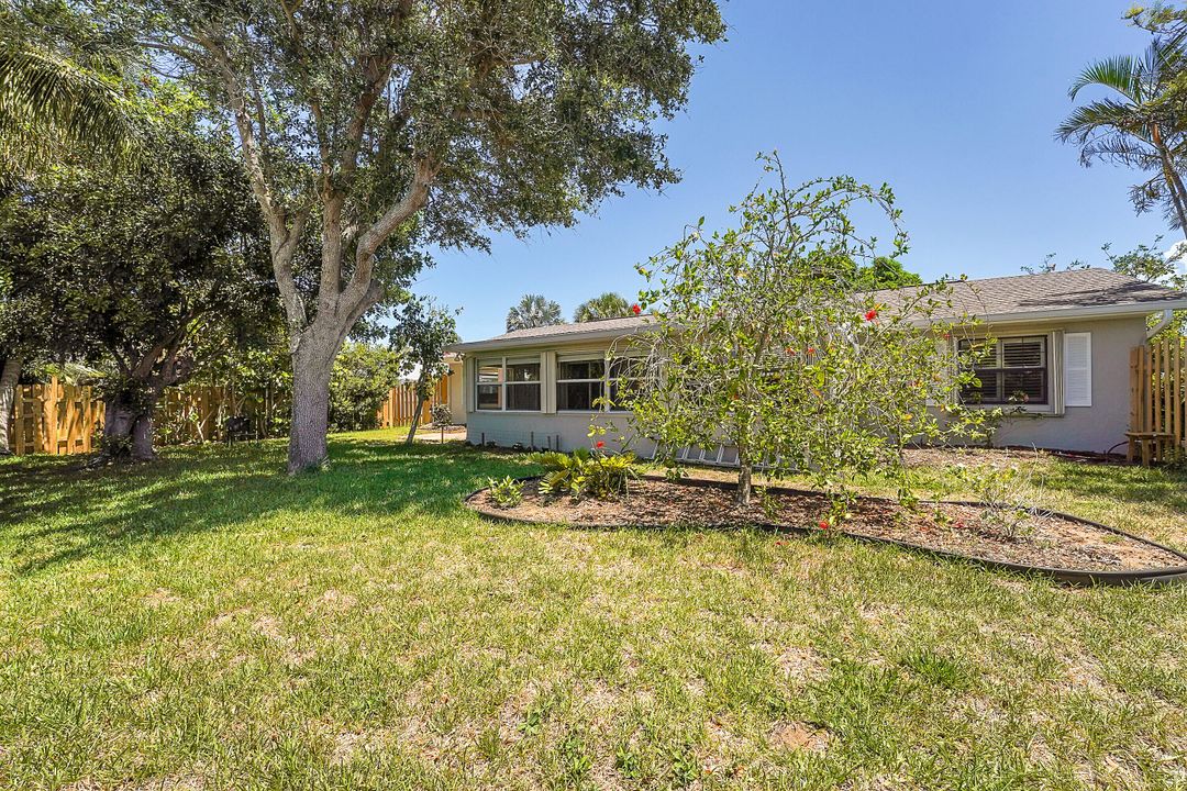 For Sale: $675,000 (3 beds, 2 baths, 1951 Square Feet)