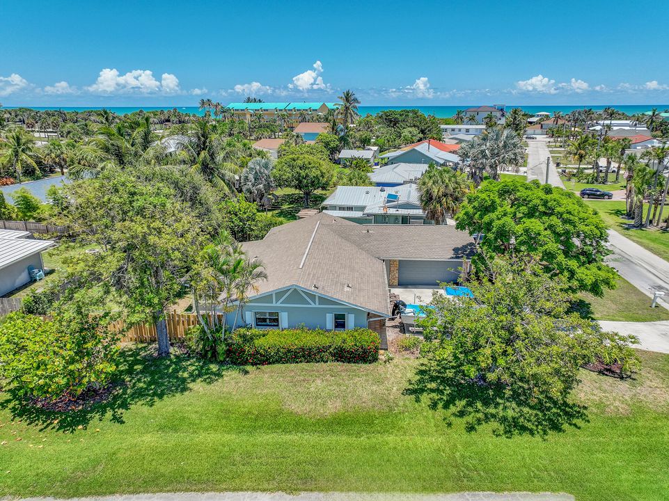 For Sale: $699,000 (3 beds, 2 baths, 1951 Square Feet)