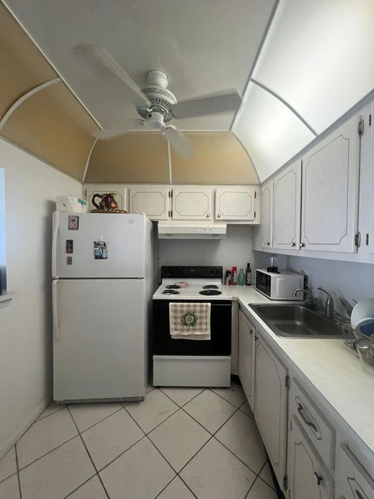 For Sale: $103,000 (1 beds, 1 baths, 570 Square Feet)