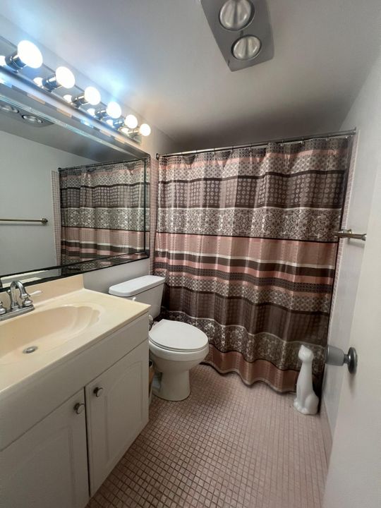 For Sale: $103,000 (1 beds, 1 baths, 570 Square Feet)