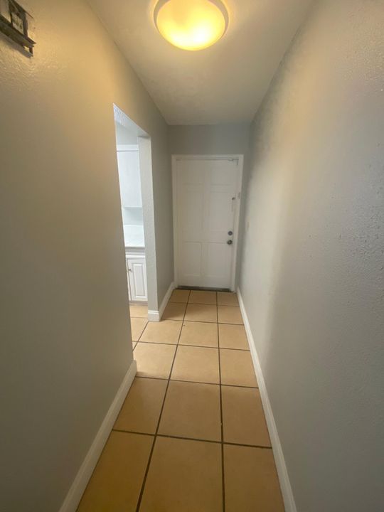 Active With Contract: $2,000 (2 beds, 2 baths, 1380 Square Feet)