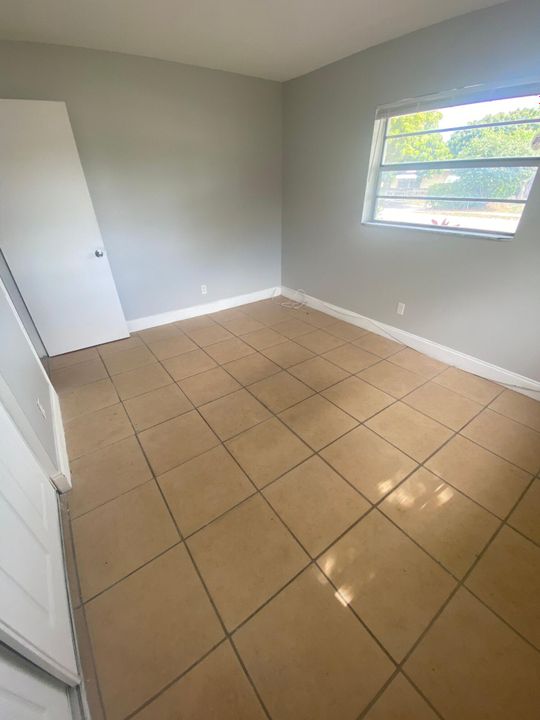 Active With Contract: $2,000 (2 beds, 2 baths, 1380 Square Feet)