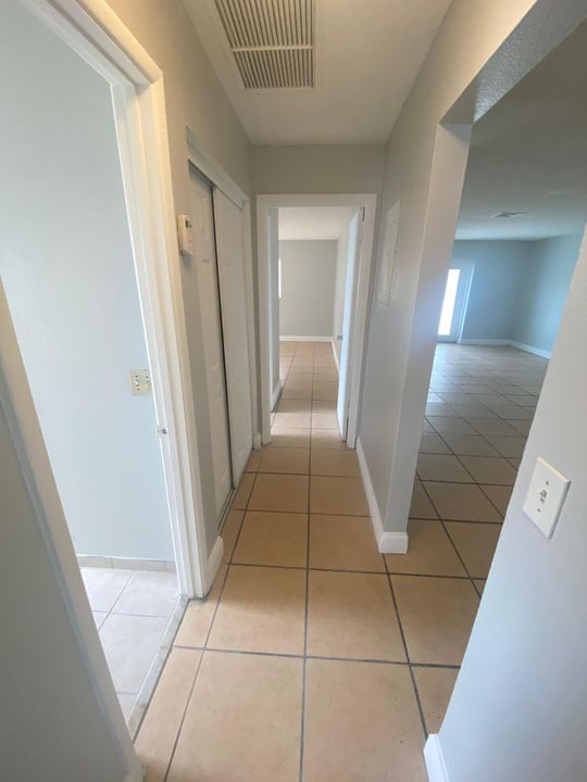 Active With Contract: $2,000 (2 beds, 2 baths, 1380 Square Feet)