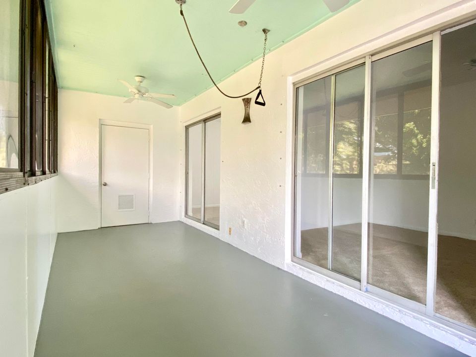 For Sale: $300,000 (2 beds, 2 baths, 980 Square Feet)