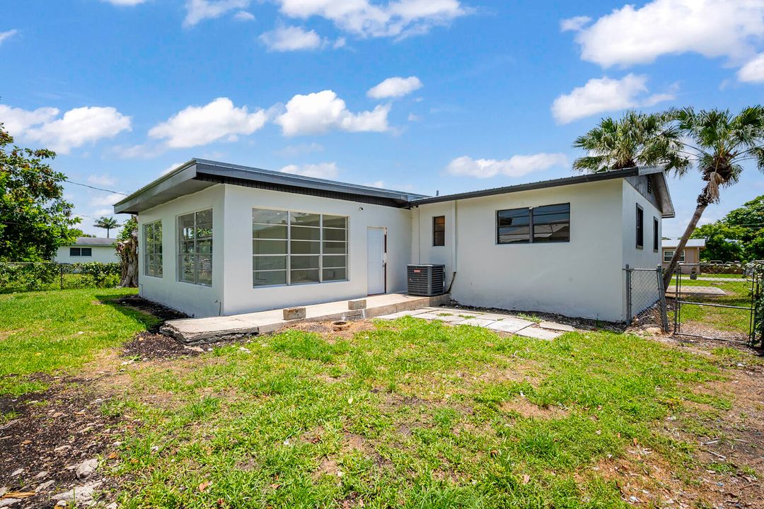 For Sale: $389,000 (3 beds, 2 baths, 1670 Square Feet)