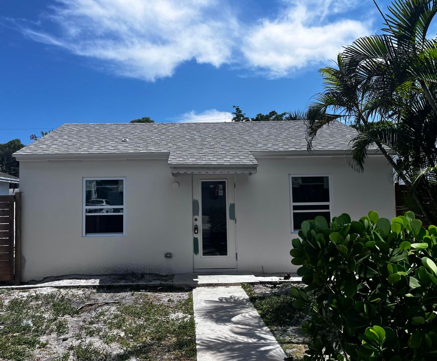 Recently Sold: $629,000 (2 beds, 2 baths, 1036 Square Feet)