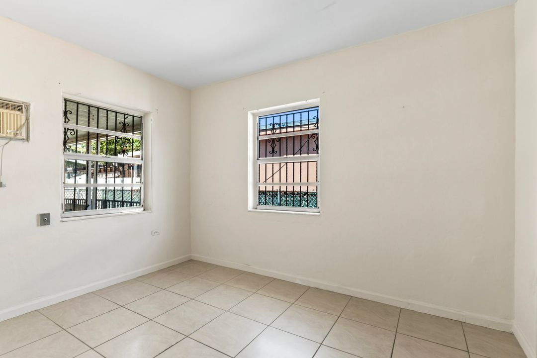 Active With Contract: $2,800 (3 beds, 1 baths, 2336 Square Feet)