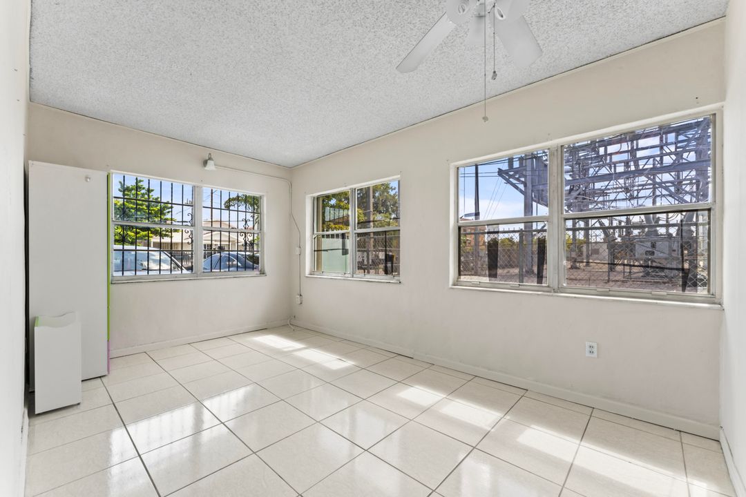 Active With Contract: $2,800 (3 beds, 1 baths, 2336 Square Feet)