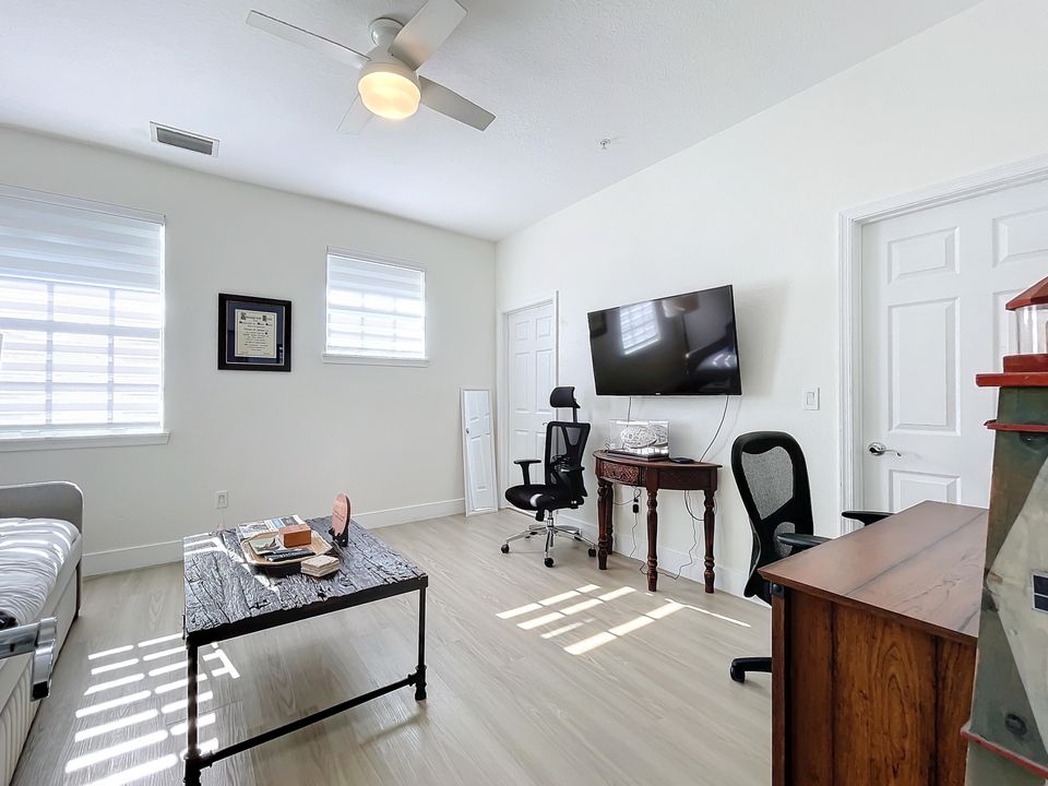 Active With Contract: $3,250 (2 beds, 2 baths, 1786 Square Feet)