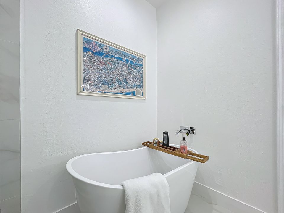 合同活跃: $3,250 (2 贝兹, 2 浴室, 1786 平方英尺)