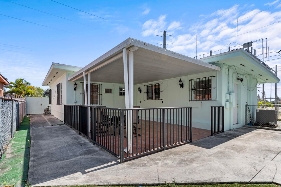 Active With Contract: $2,800 (3 beds, 1 baths, 2336 Square Feet)