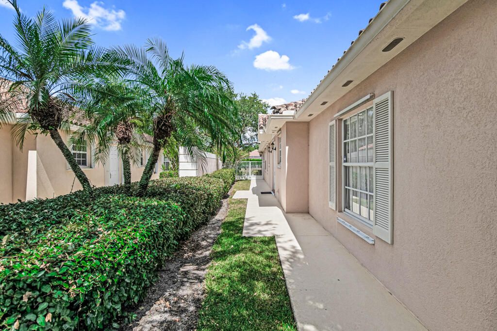 For Sale: $464,900 (2 beds, 2 baths, 1680 Square Feet)