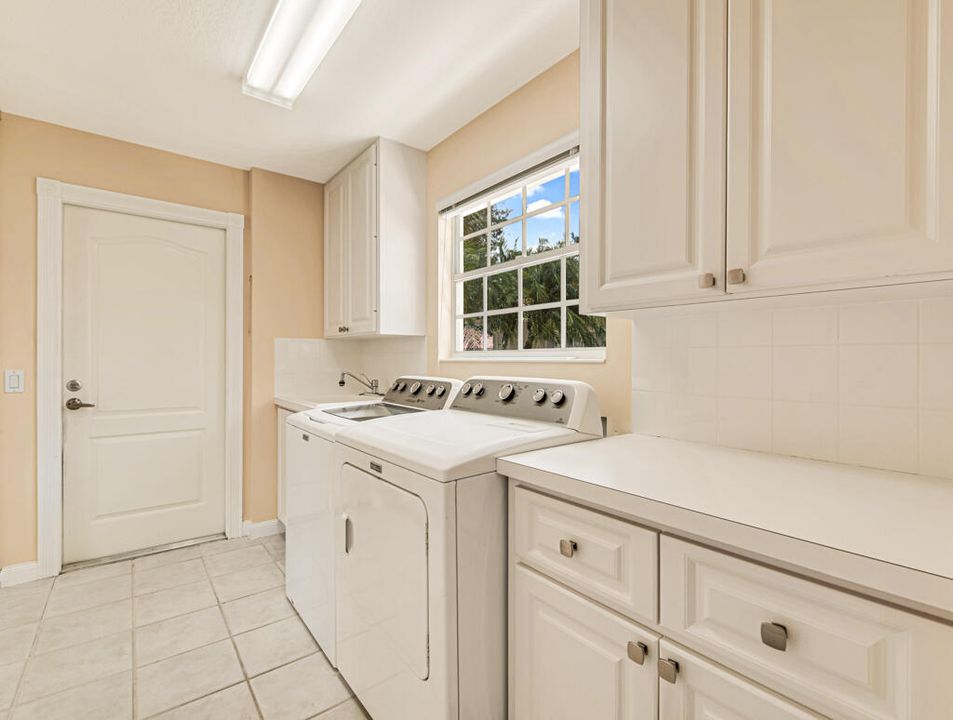 For Sale: $464,900 (2 beds, 2 baths, 1680 Square Feet)