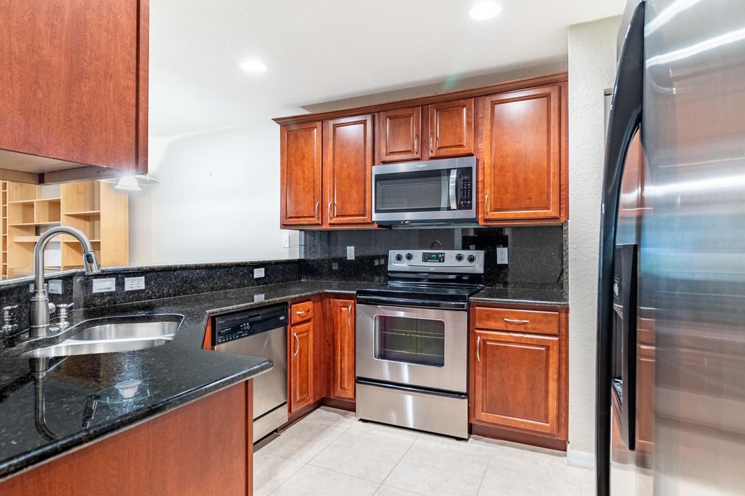 For Sale: $417,000 (2 beds, 2 baths, 1191 Square Feet)