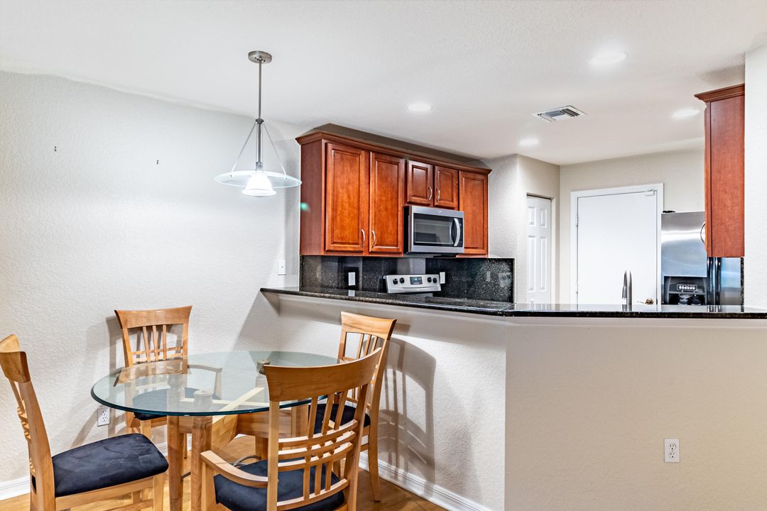 For Sale: $417,000 (2 beds, 2 baths, 1191 Square Feet)