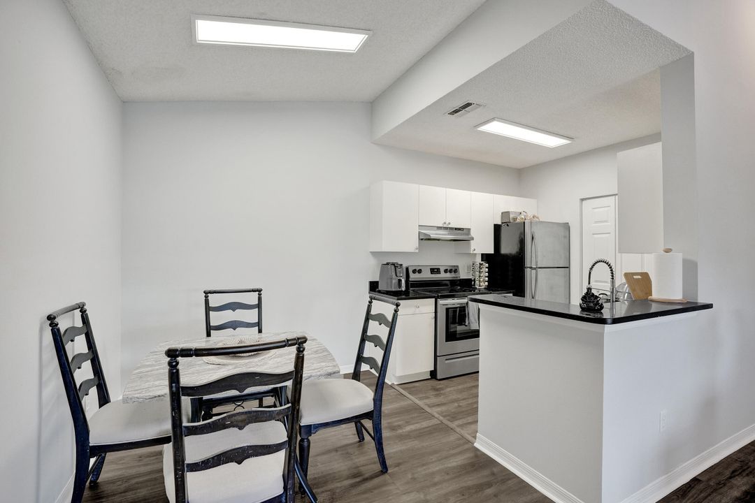 For Sale: $235,000 (1 beds, 1 baths, 781 Square Feet)