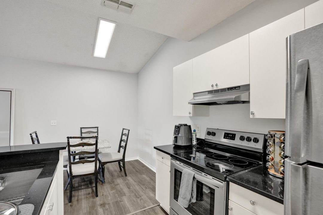 For Sale: $235,000 (1 beds, 1 baths, 781 Square Feet)