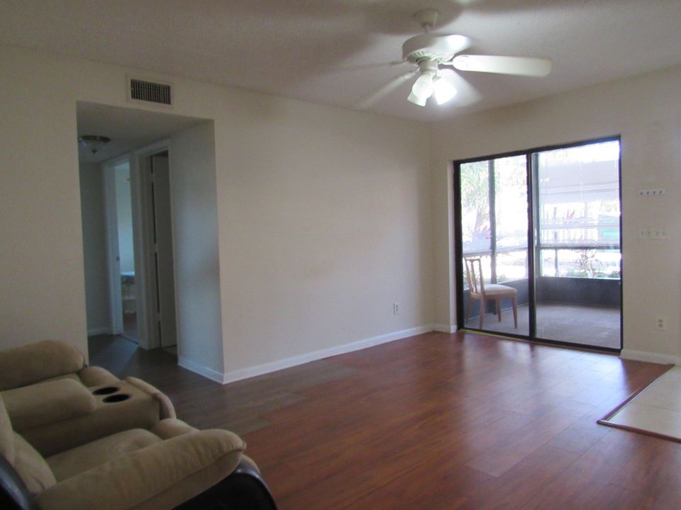 For Rent: $1,750 (2 beds, 2 baths, 1092 Square Feet)