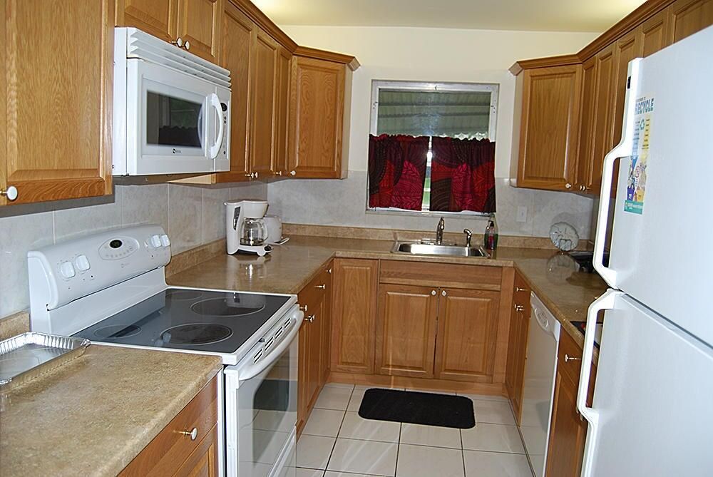 For Sale: $195,000 (2 beds, 2 baths, 1300 Square Feet)