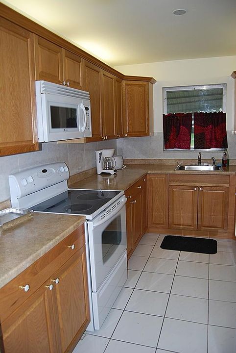 For Sale: $195,000 (2 beds, 2 baths, 1300 Square Feet)