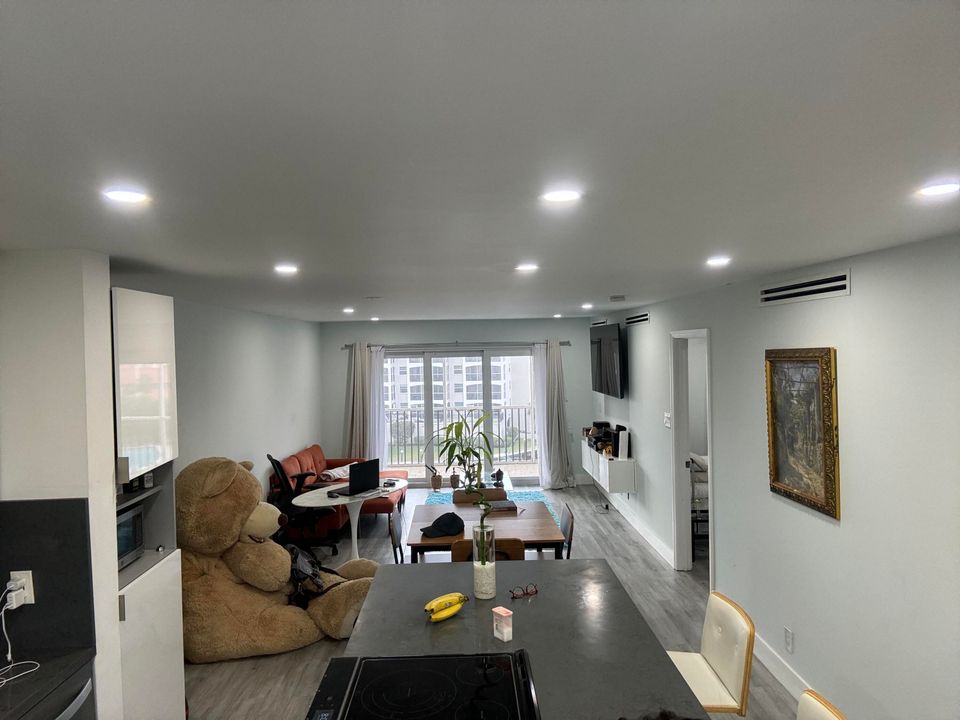 For Sale: $465,000 (1 beds, 1 baths, 793 Square Feet)
