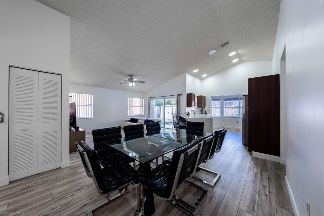 Active With Contract: $3,800 (3 beds, 2 baths, 1632 Square Feet)