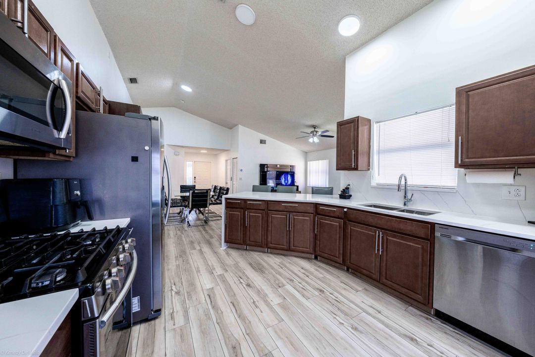 Active With Contract: $3,800 (3 beds, 2 baths, 1632 Square Feet)