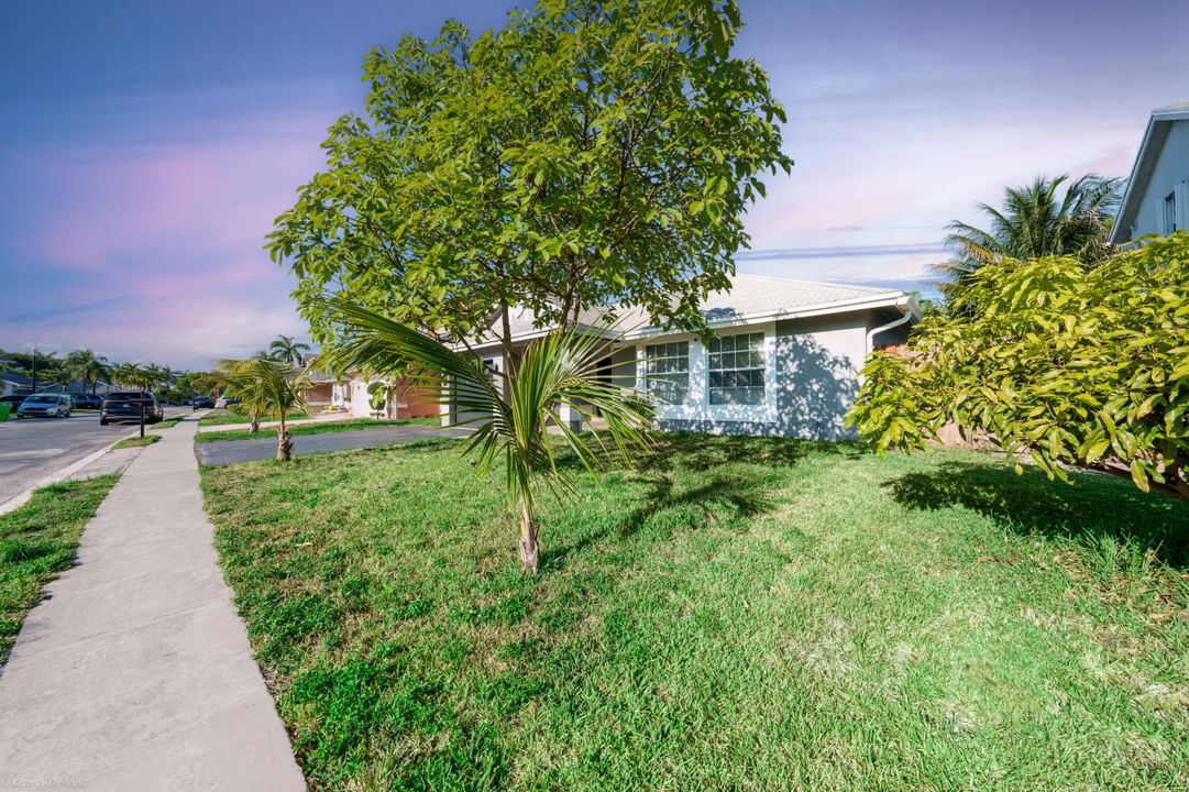 Active With Contract: $3,800 (3 beds, 2 baths, 1632 Square Feet)