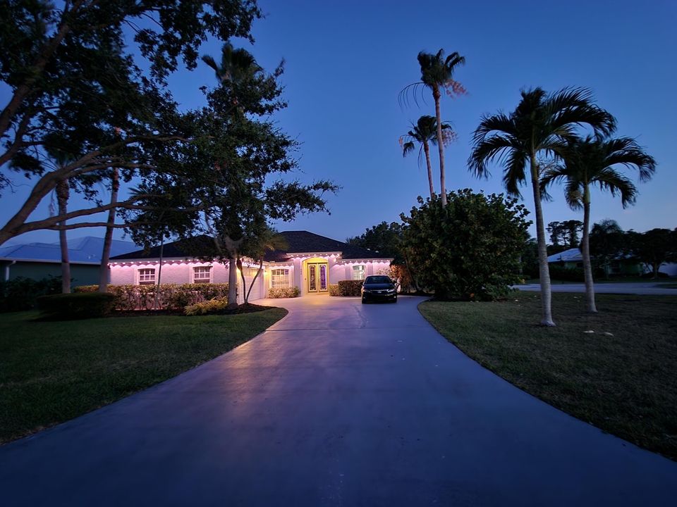 For Sale: $759,000 (4 beds, 2 baths, 2142 Square Feet)