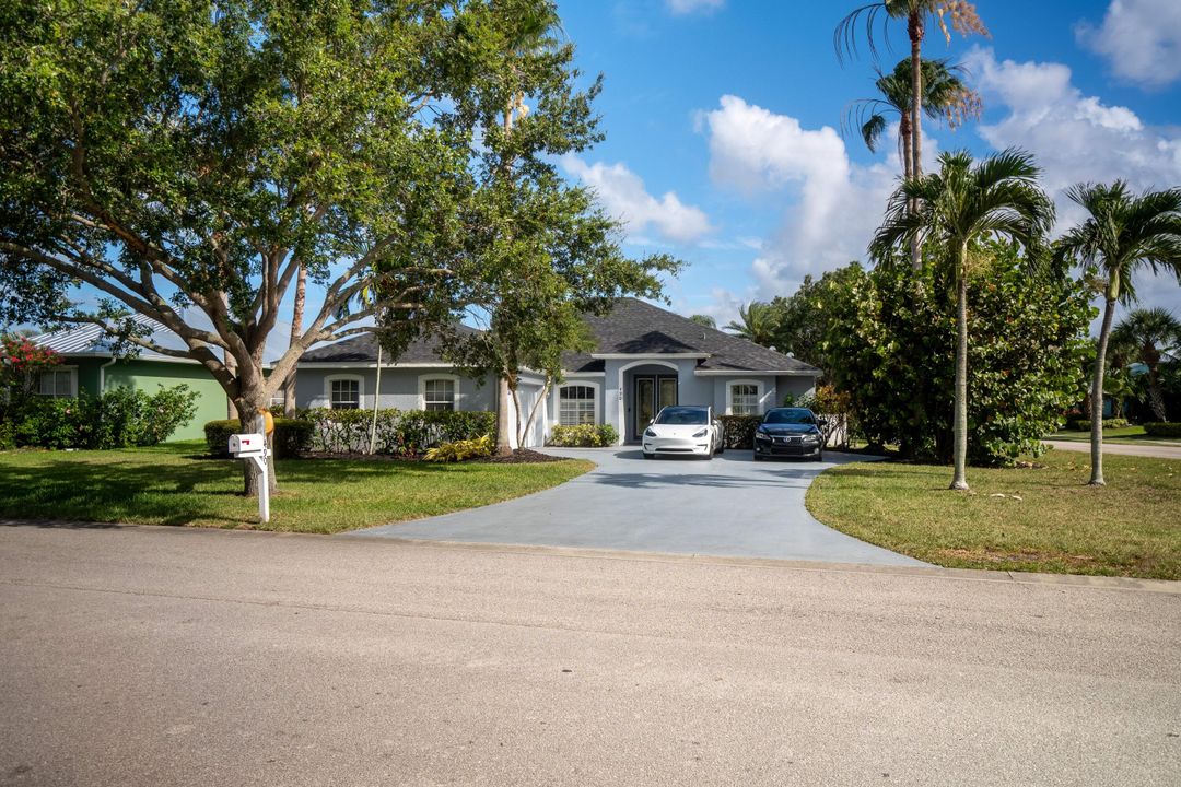 For Sale: $759,000 (4 beds, 2 baths, 2142 Square Feet)