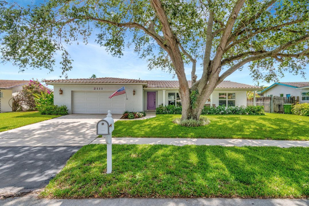 Active With Contract: $789,900 (3 beds, 3 baths, 1897 Square Feet)