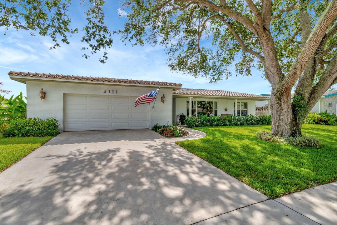 Active With Contract: $789,900 (3 beds, 3 baths, 1897 Square Feet)