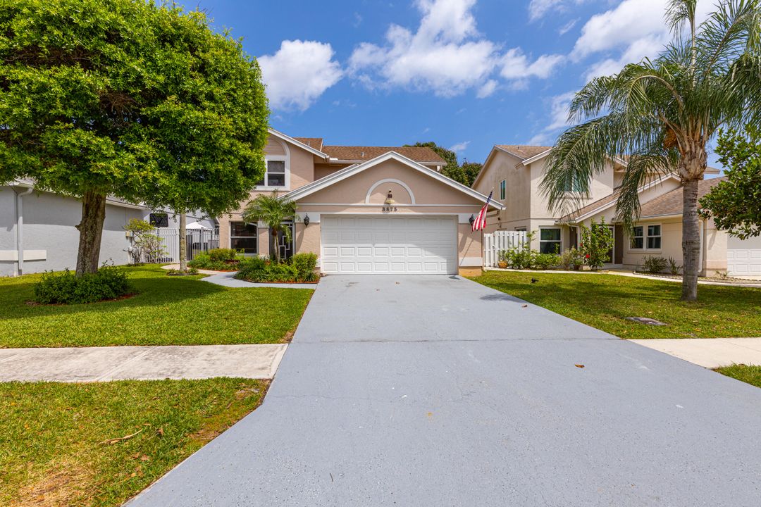 Active With Contract: $3,000 (3 beds, 2 baths, 1819 Square Feet)