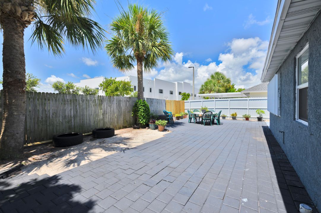 For Sale: $450,000 (3 beds, 2 baths, 1031 Square Feet)