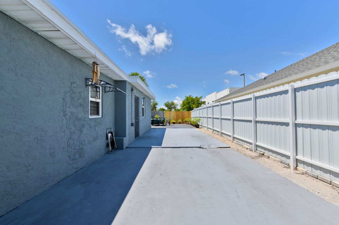 For Sale: $450,000 (3 beds, 2 baths, 1031 Square Feet)