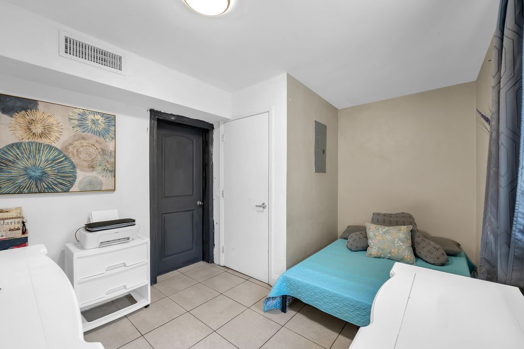 For Sale: $450,000 (3 beds, 2 baths, 1031 Square Feet)