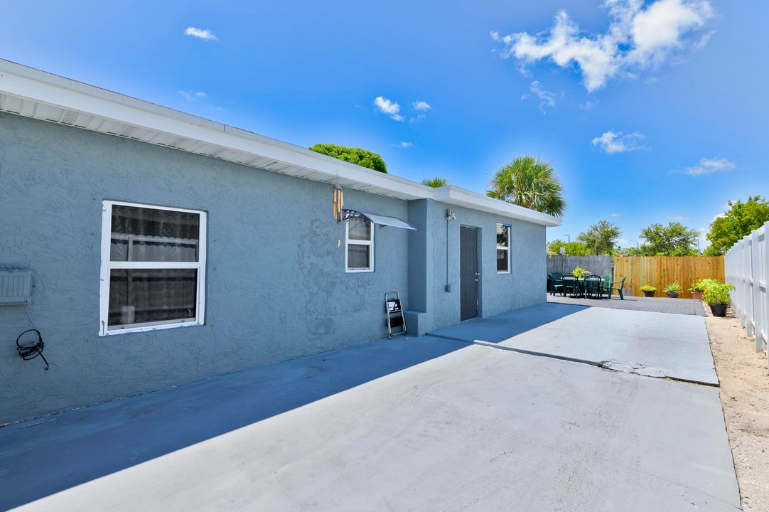 For Sale: $450,000 (3 beds, 2 baths, 1031 Square Feet)