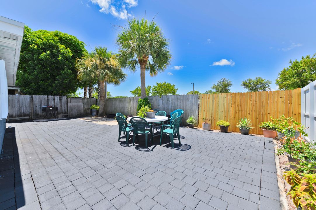 For Sale: $450,000 (3 beds, 2 baths, 1031 Square Feet)