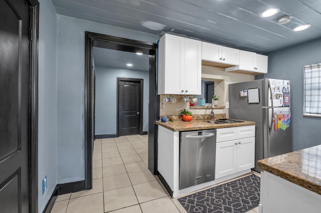 For Sale: $450,000 (3 beds, 2 baths, 1031 Square Feet)