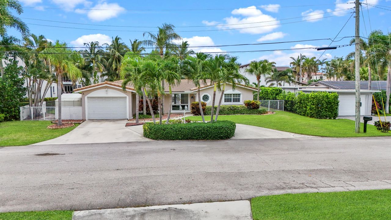 For Sale: $1,550,000 (2 beds, 2 baths, 1474 Square Feet)