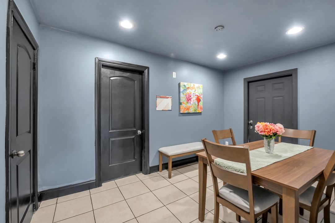 For Sale: $450,000 (3 beds, 2 baths, 1031 Square Feet)