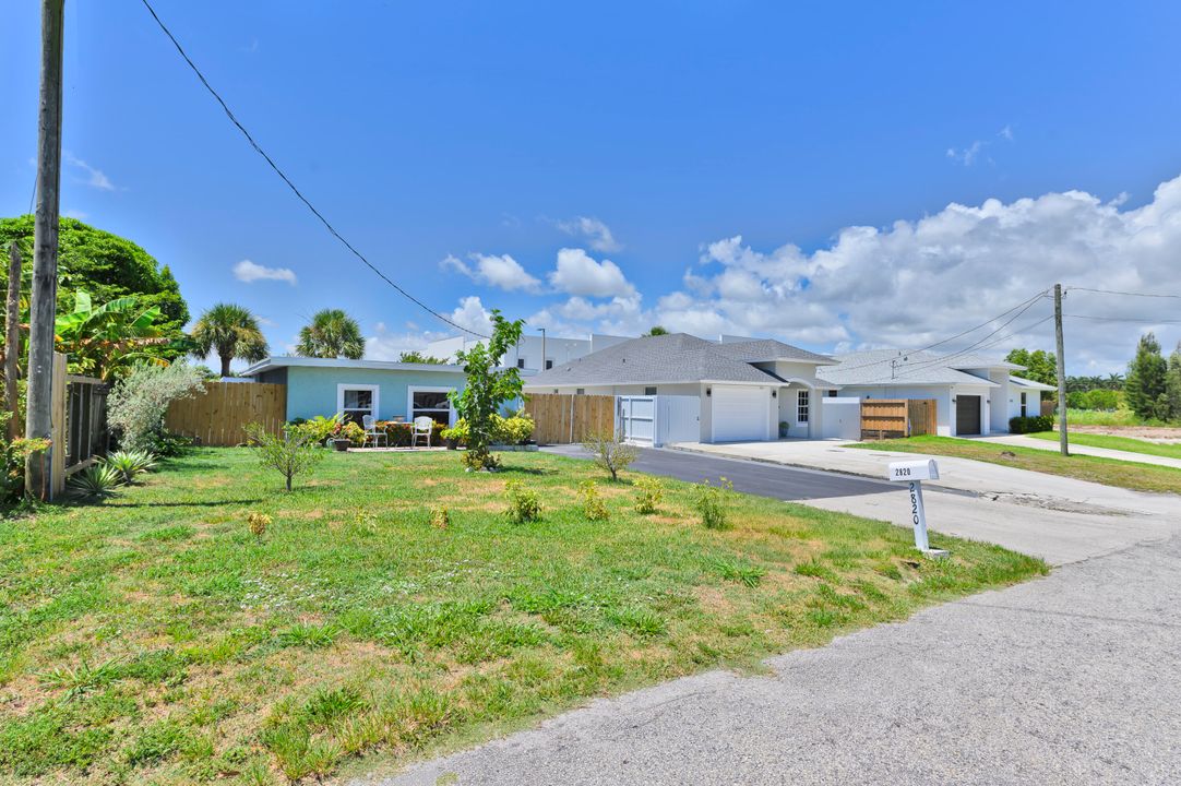 For Sale: $450,000 (3 beds, 2 baths, 1031 Square Feet)