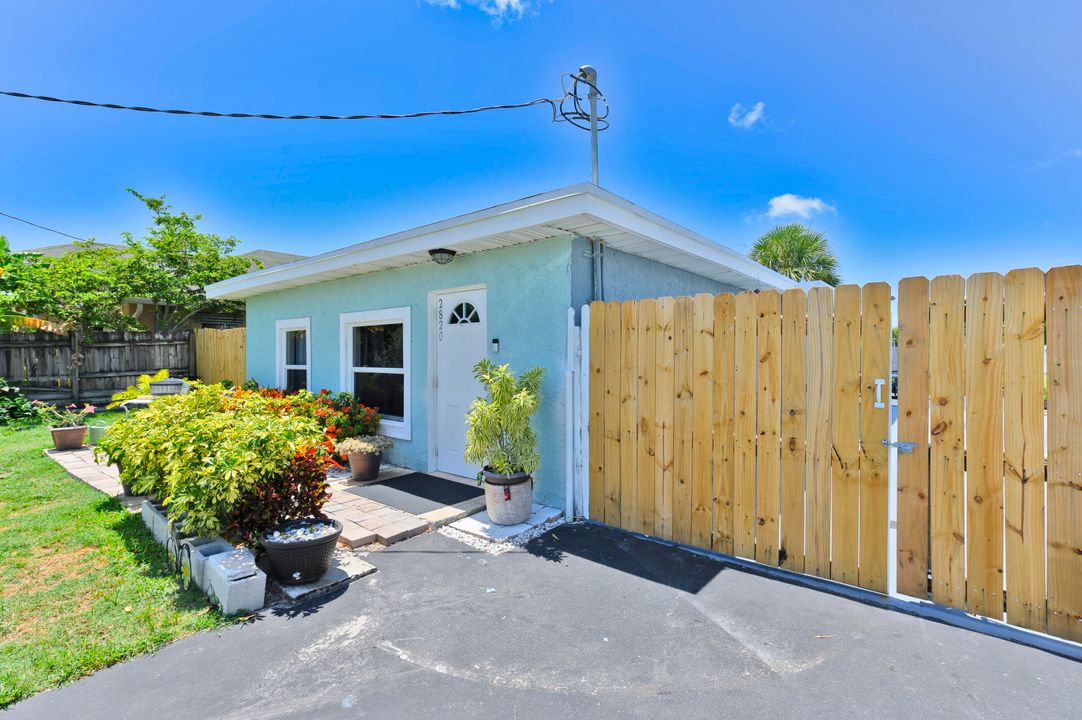 For Sale: $450,000 (3 beds, 2 baths, 1031 Square Feet)