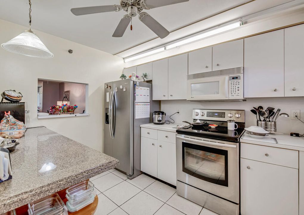 For Sale: $142,000 (2 beds, 2 baths, 1020 Square Feet)