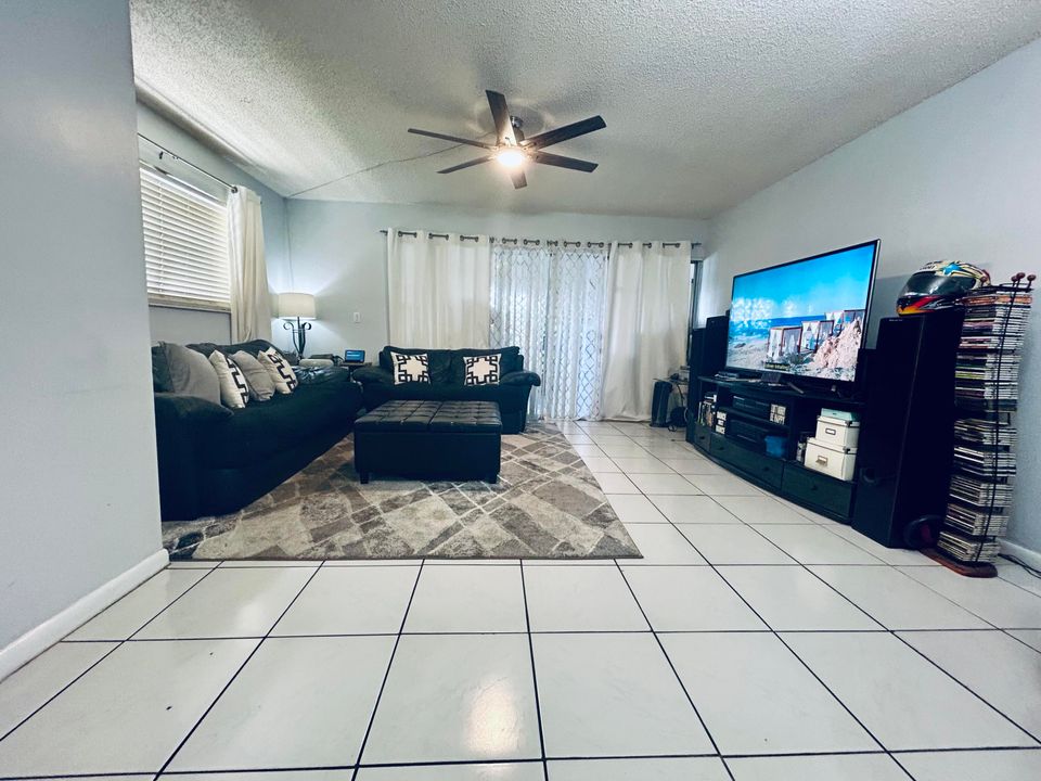 For Sale: $361,000 (2 beds, 1 baths, 1224 Square Feet)