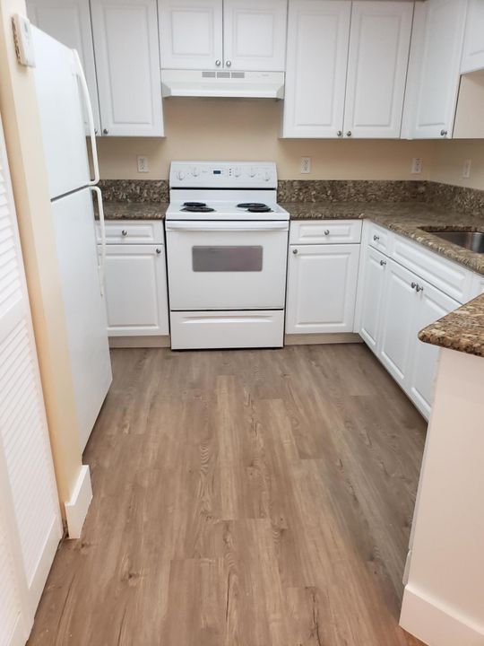 For Rent: $2,350 (2 beds, 2 baths, 1107 Square Feet)